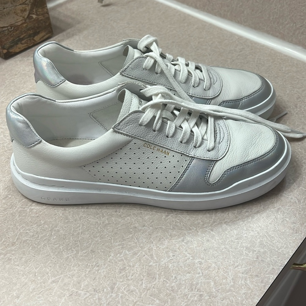EUC Sz 9 Cole Haan Grand Sneaker. White and iridescent silver.
